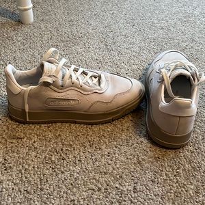 Womens size 7 Adidas sneakers